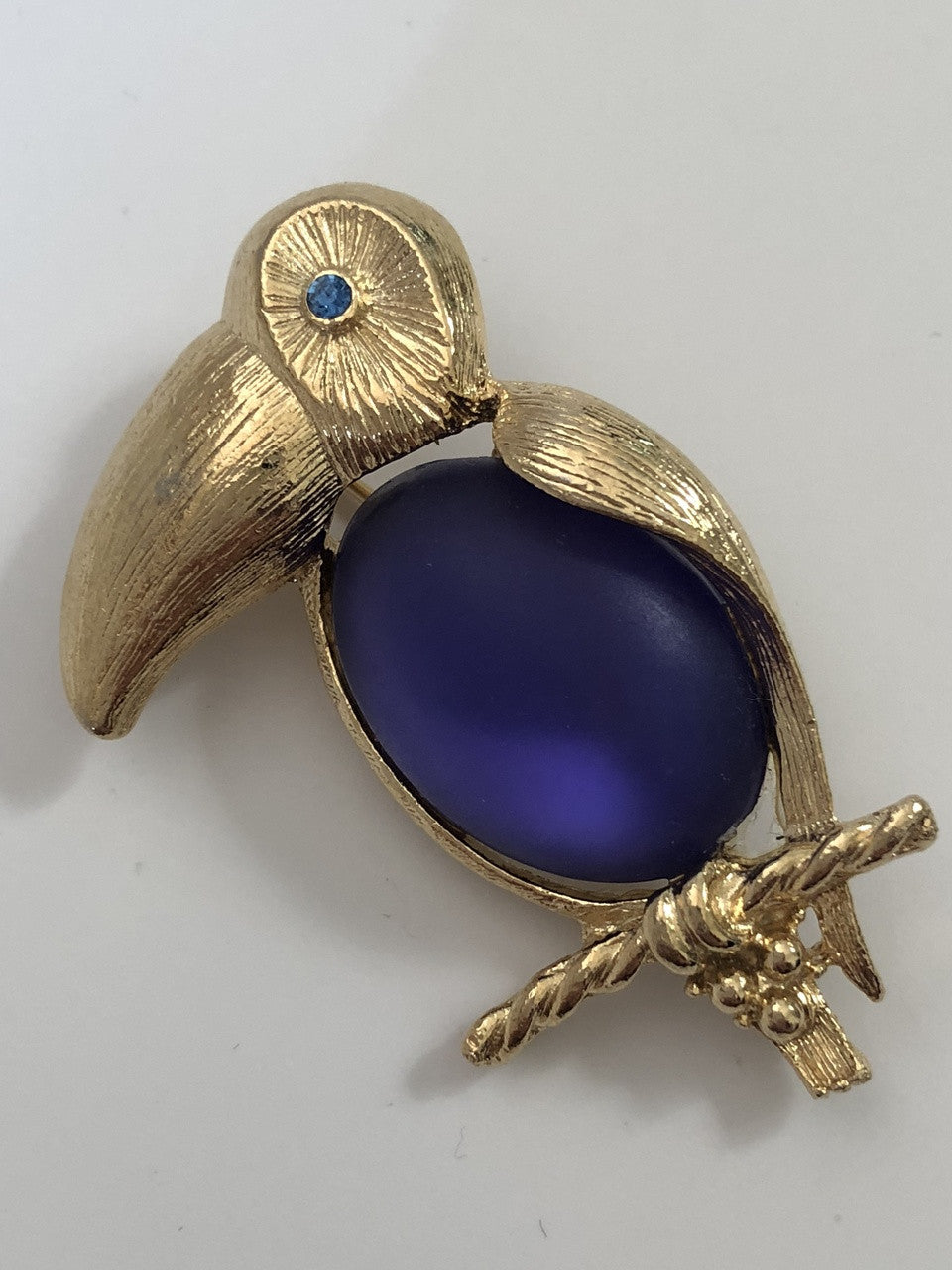 Sarah Coventry Blue Jelly Belly Toucan Pin Brooch
