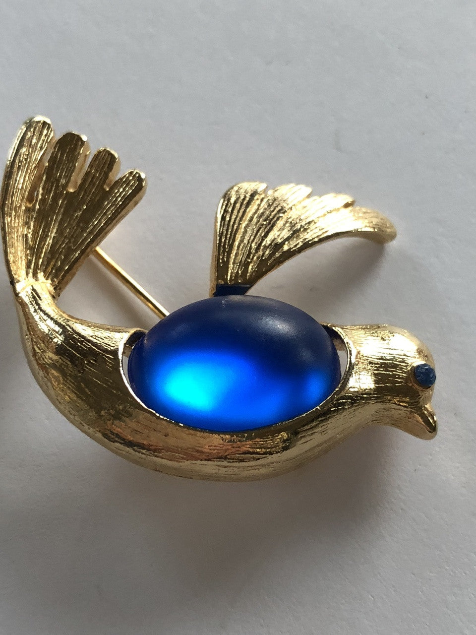 Sarah Coventry Baby Blue Jelly Belly Bird Pin Brooch