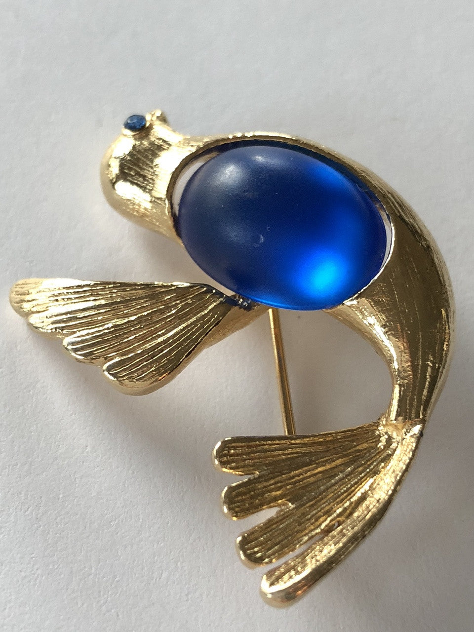 Sarah Coventry Baby Blue Jelly Belly Bird Pin Brooch