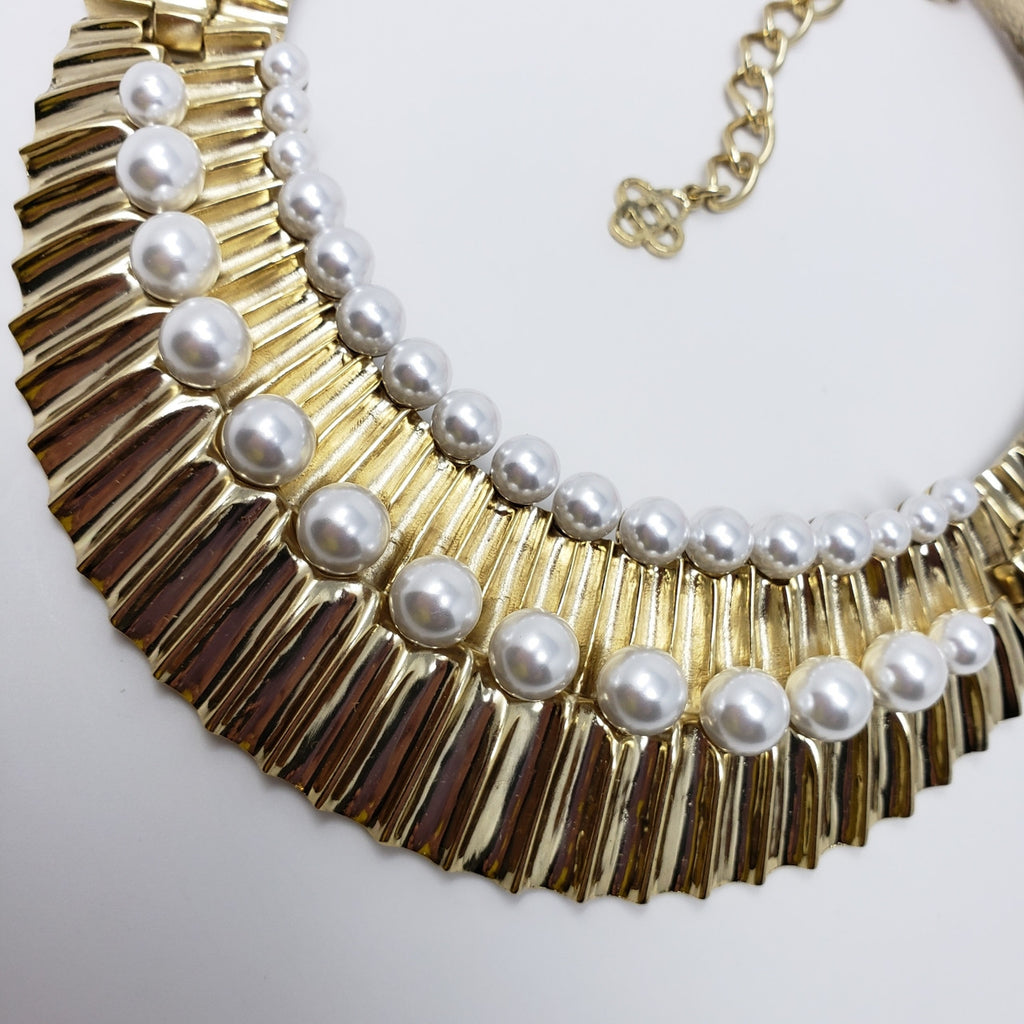 Oscar de la Renta Bold Pearly Collar Necklace