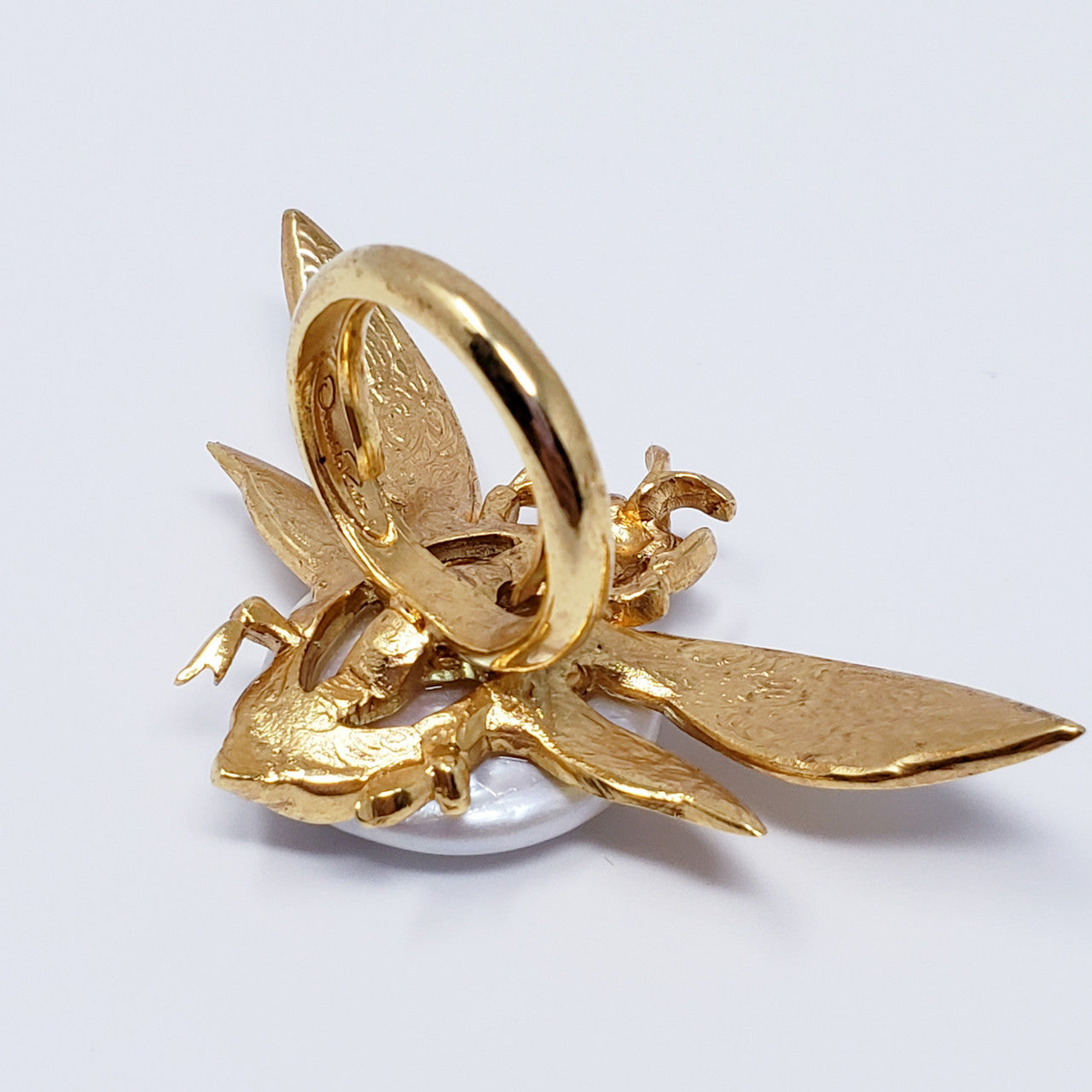Oscar de la Renta Critters Fly Pearl Statement Ring in Gold