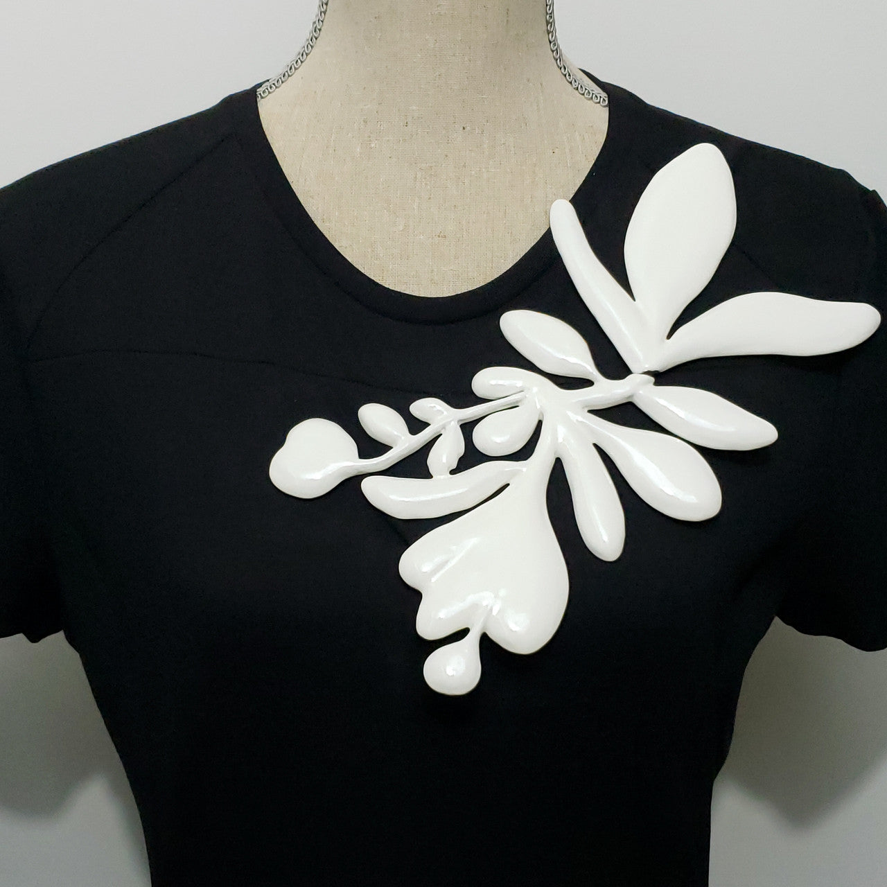 Oscar de la Renta Extra Large White Enamel Abstract Flower Statement Brooch