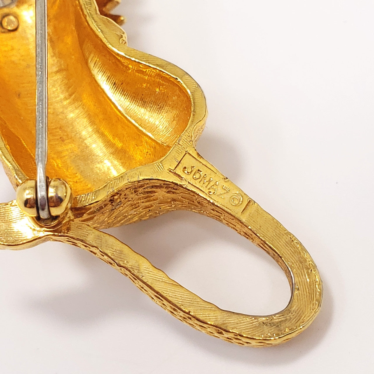 Vintage Jomaz Textured Lion Pin Brooch in Gold