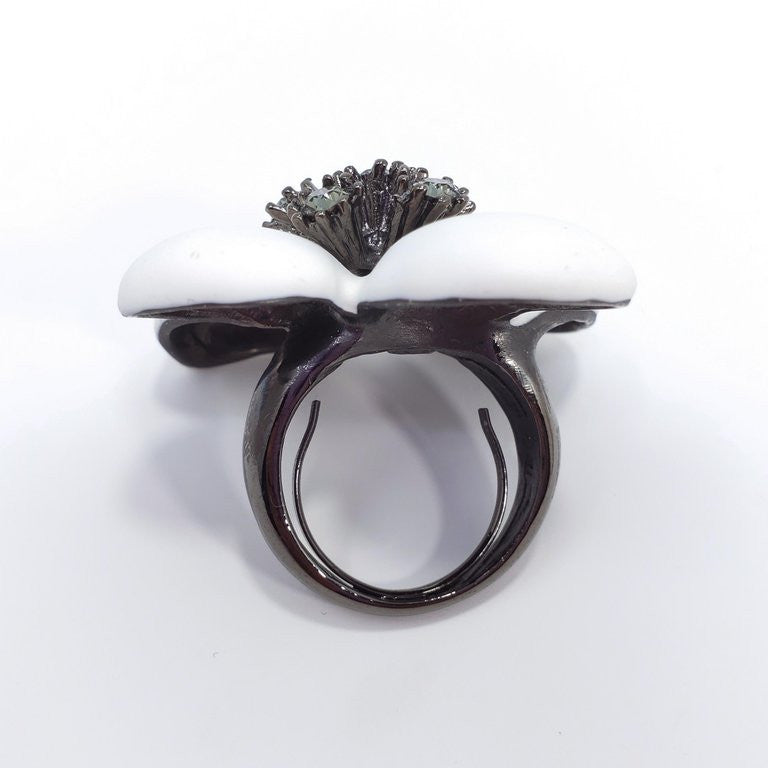 Oscar de la Renta Painted Grapefruit Flower Ring, Gray, White