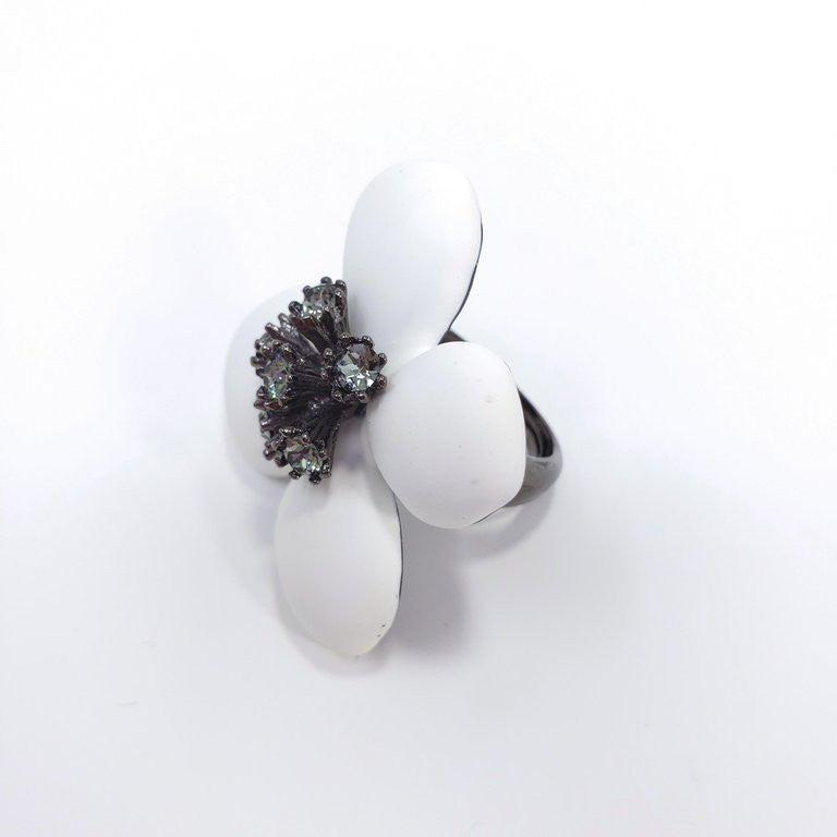Oscar de la Renta Painted Grapefruit Flower Ring, Gray, White