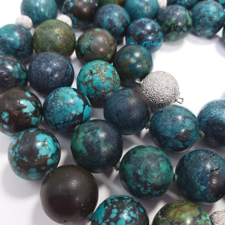 Hubei Turquoise Bead Necklace with 14 Karat White Gold Clasp and Accents