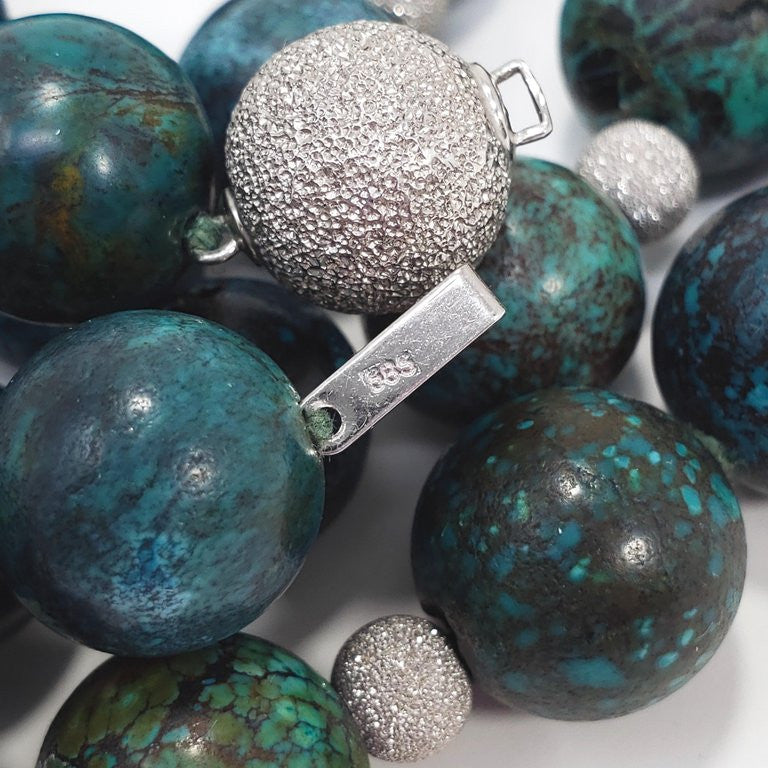 Hubei Turquoise Bead Necklace with 14 Karat White Gold Clasp and Accents