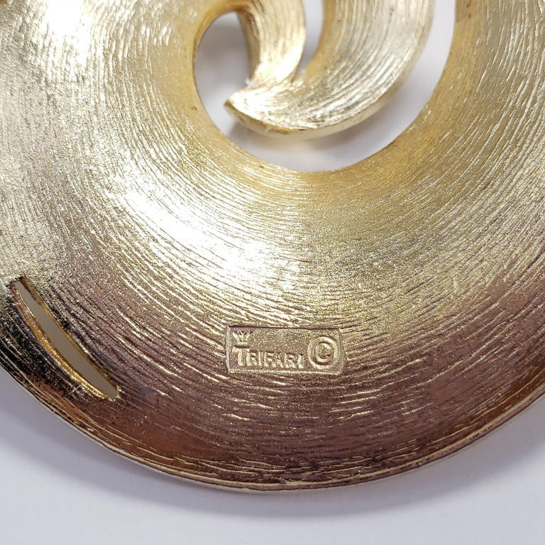 Trifari Cornw Textured Gold Motif Pin Brooch, Mid 1900s