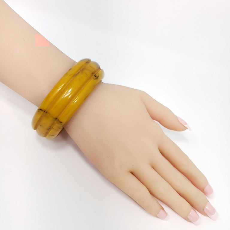 Bakelite Marbled Butterscotch Yellow Vintage Carved Bangle Bracelet