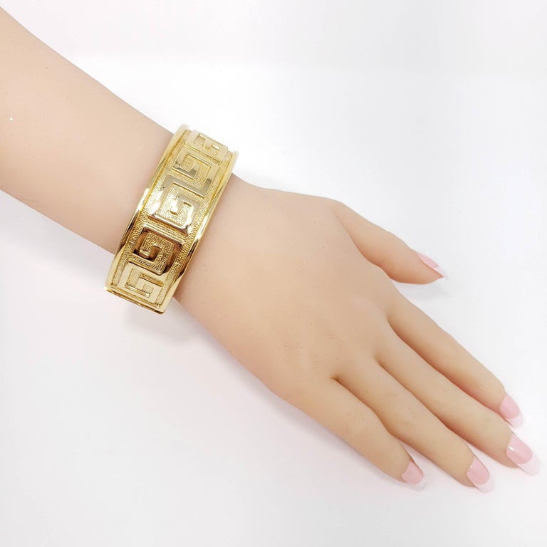 Retro Raised G Motif Textured Gold Bangle Bracelet