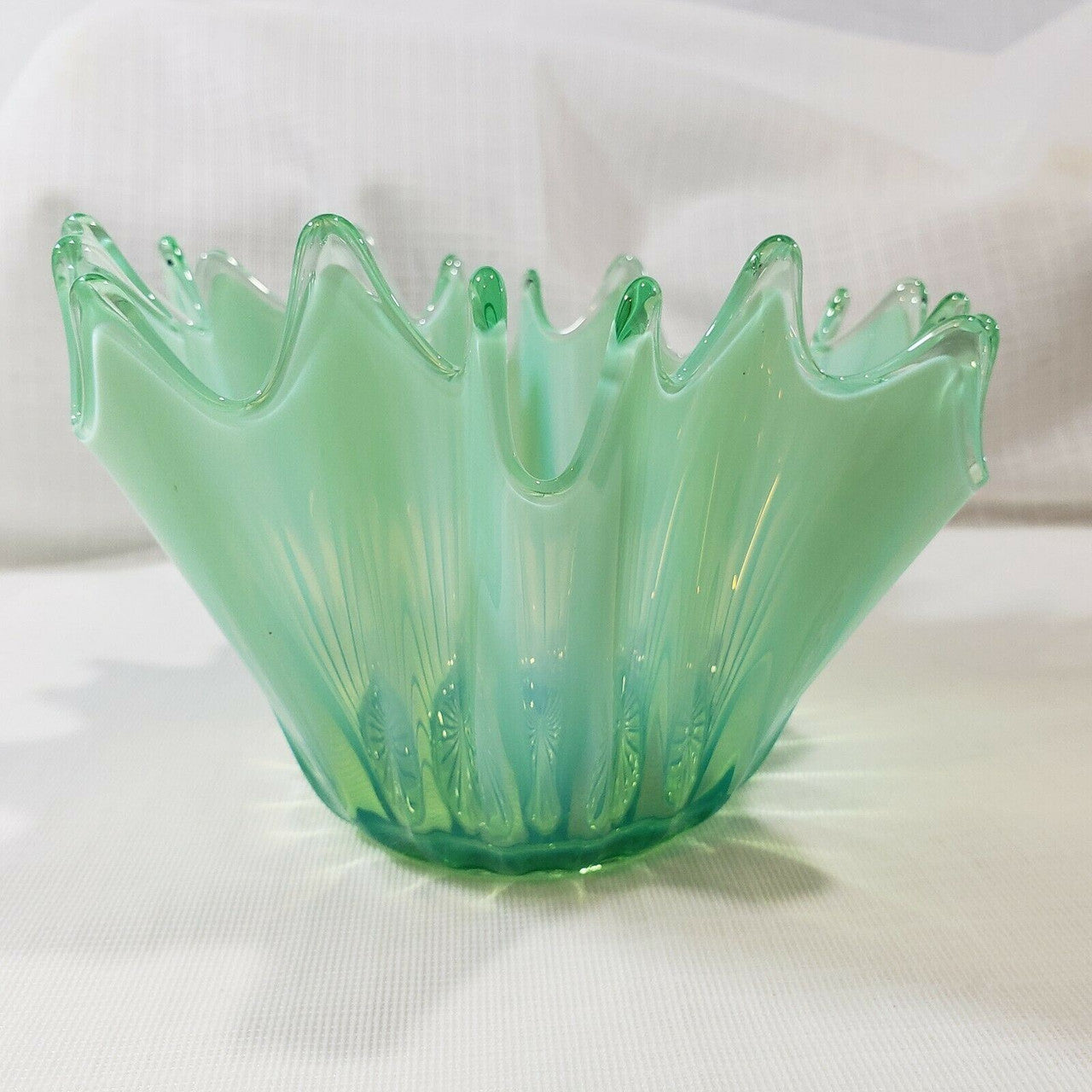 7" FOSTORIA Heirloom Green Opalescent Round Crimped Bowl Decorative Centerpiece