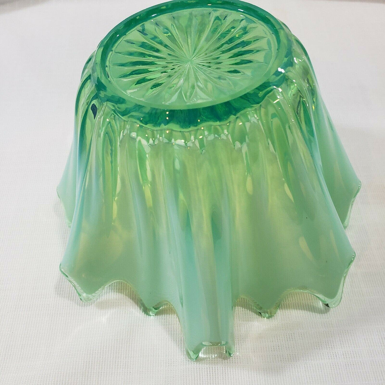 7" FOSTORIA Heirloom Green Opalescent Round Crimped Bowl Decorative Centerpiece