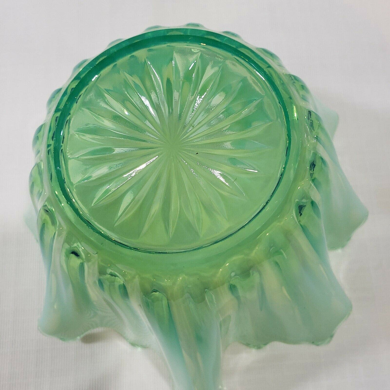 7" FOSTORIA Heirloom Green Opalescent Round Crimped Bowl Decorative Centerpiece