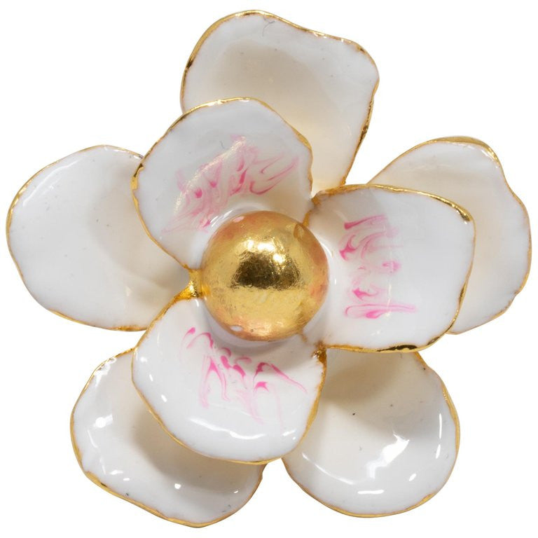 Oscar de la Renta Painted Enamel White and Pink Flower Cocktail Ring in Gold