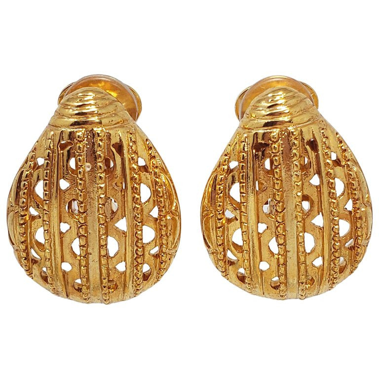 Oscar de la Renta Scarab Clip On Earrings In Gold