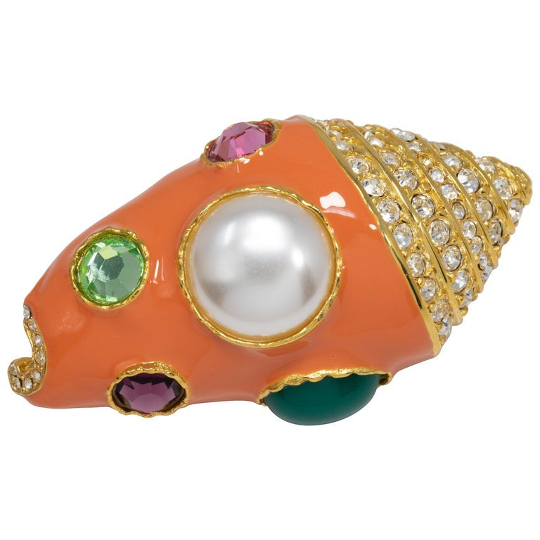 KJL Kenneth Jay Lane Faux Pearl Embellished Shell Brooch Pin in Gold