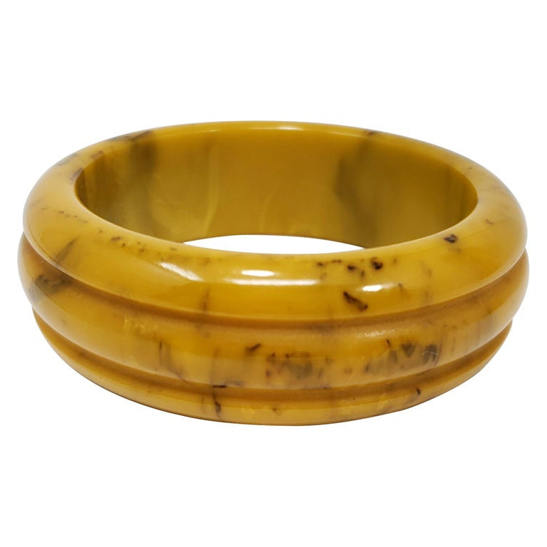 Bakelite Marbled Butterscotch Yellow Vintage Carved Bangle Bracelet