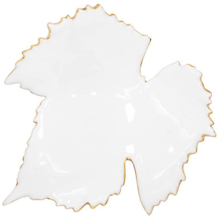 Oscar de la Renta Lane White Enamel Grapevine Leaf in Gold