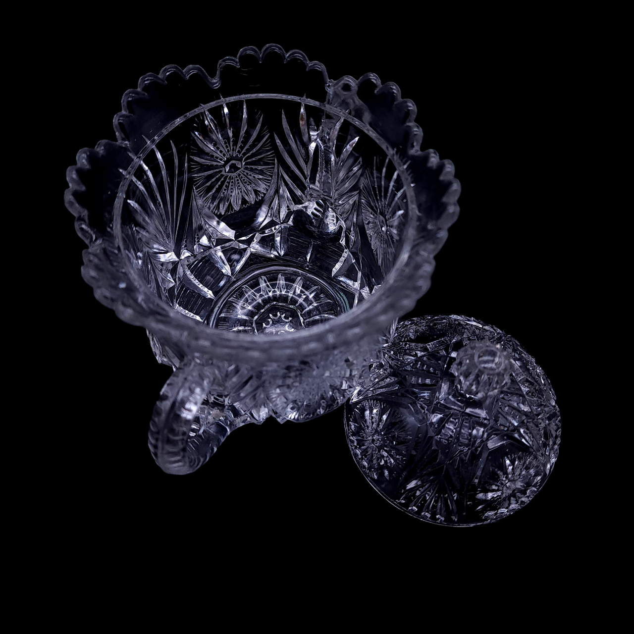7"  Higbee Feathered Medallion Sugar Bowl with Lid