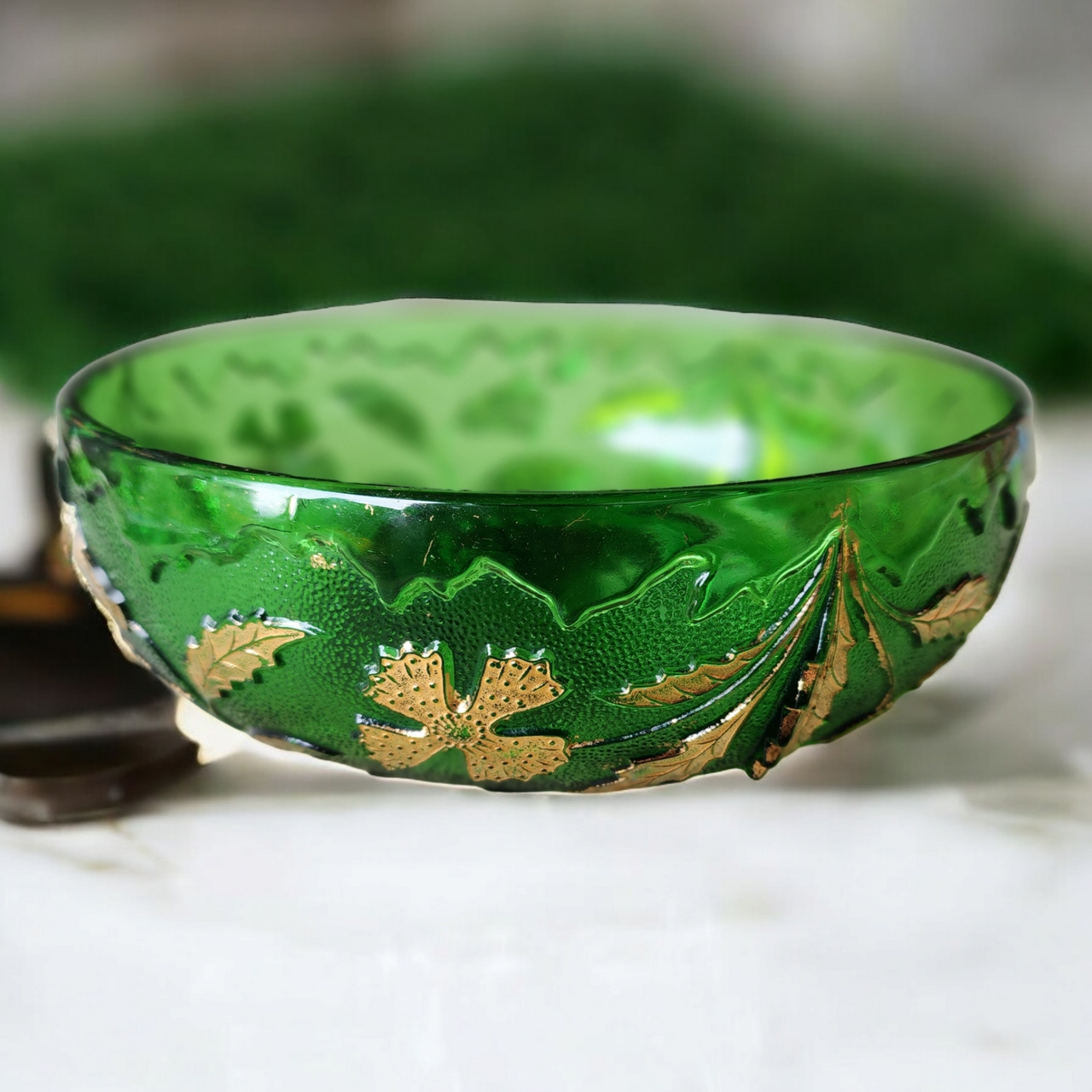 8" US Glass Delaware Emerald Gold Accent Cupped Bowl