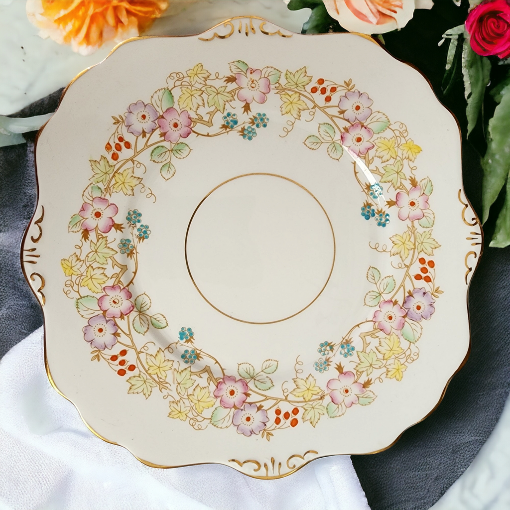 9" Royal Stafford Hedgerow Floral Vine / Berries Luncheon Plate