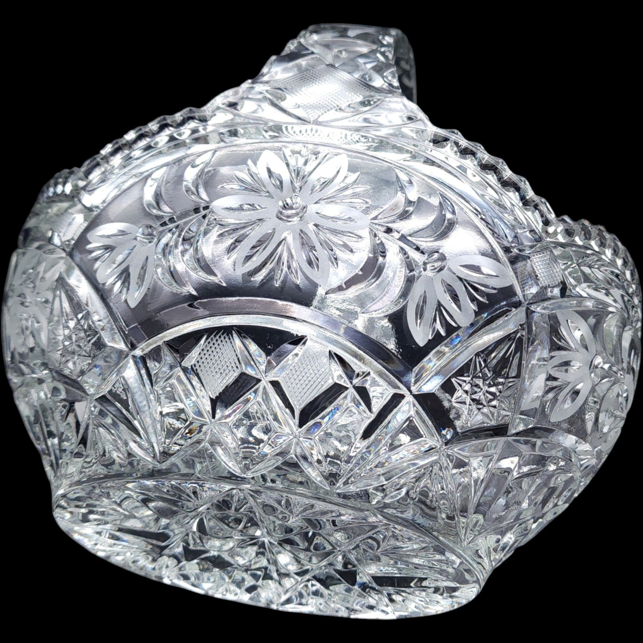 Anna Hutte Cut Crystal Glass Handle Basket 8"