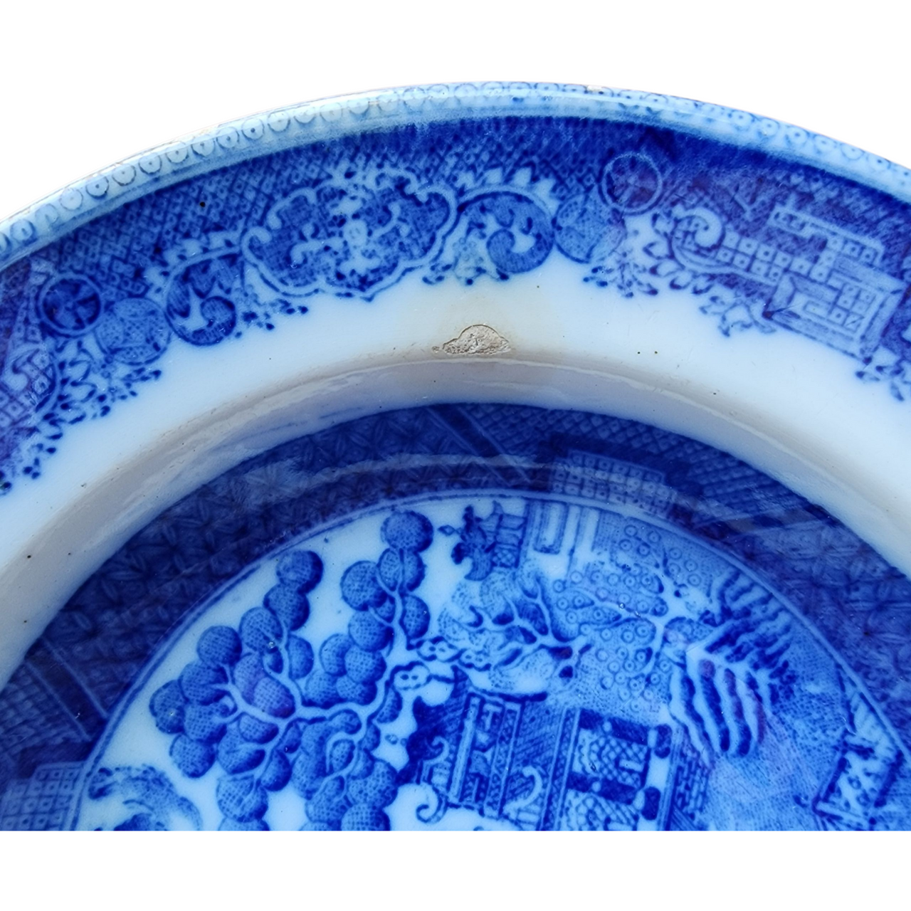 9" Antique English Willow Pattern Blue Transferware Soup Plate Royal Arms Mark, c.1860s–1890s
