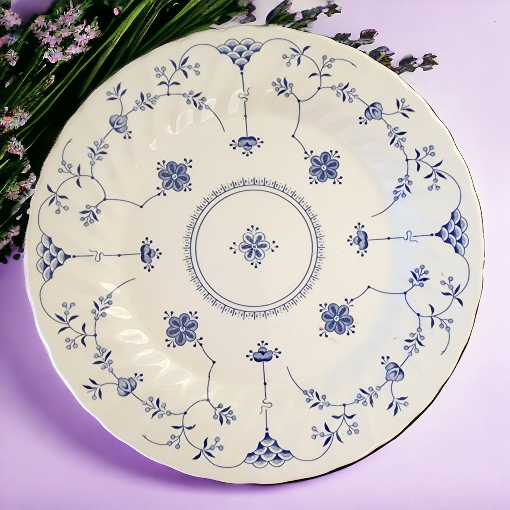 Churchill Finlandia Chelsea Blue Flowers Scalloped Dinner Plate Colombia