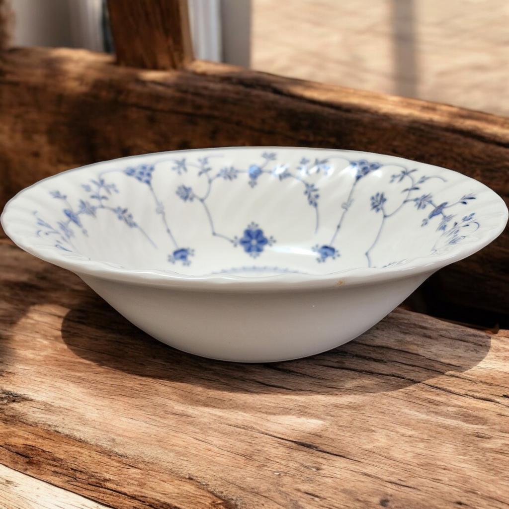 Churchill Finlandia Chelsea Blue Flowers Scalloped Round Vegetable Bowl