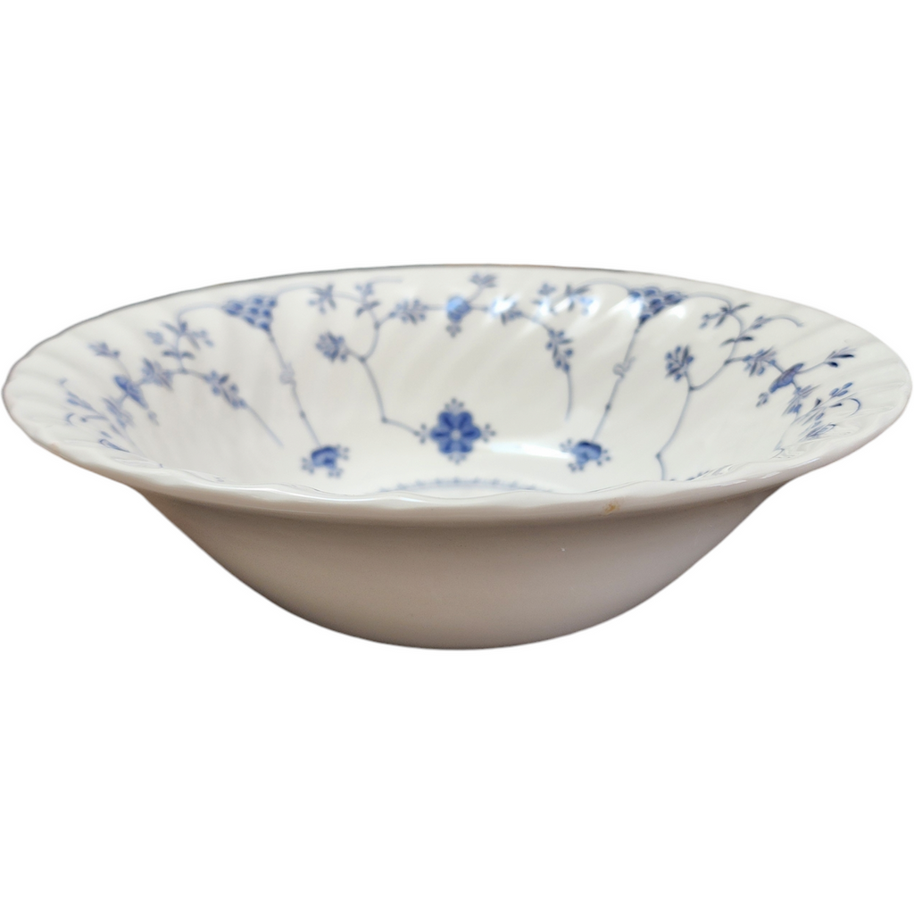 Churchill Finlandia Chelsea Blue Flowers Scalloped Round Vegetable Bowl
