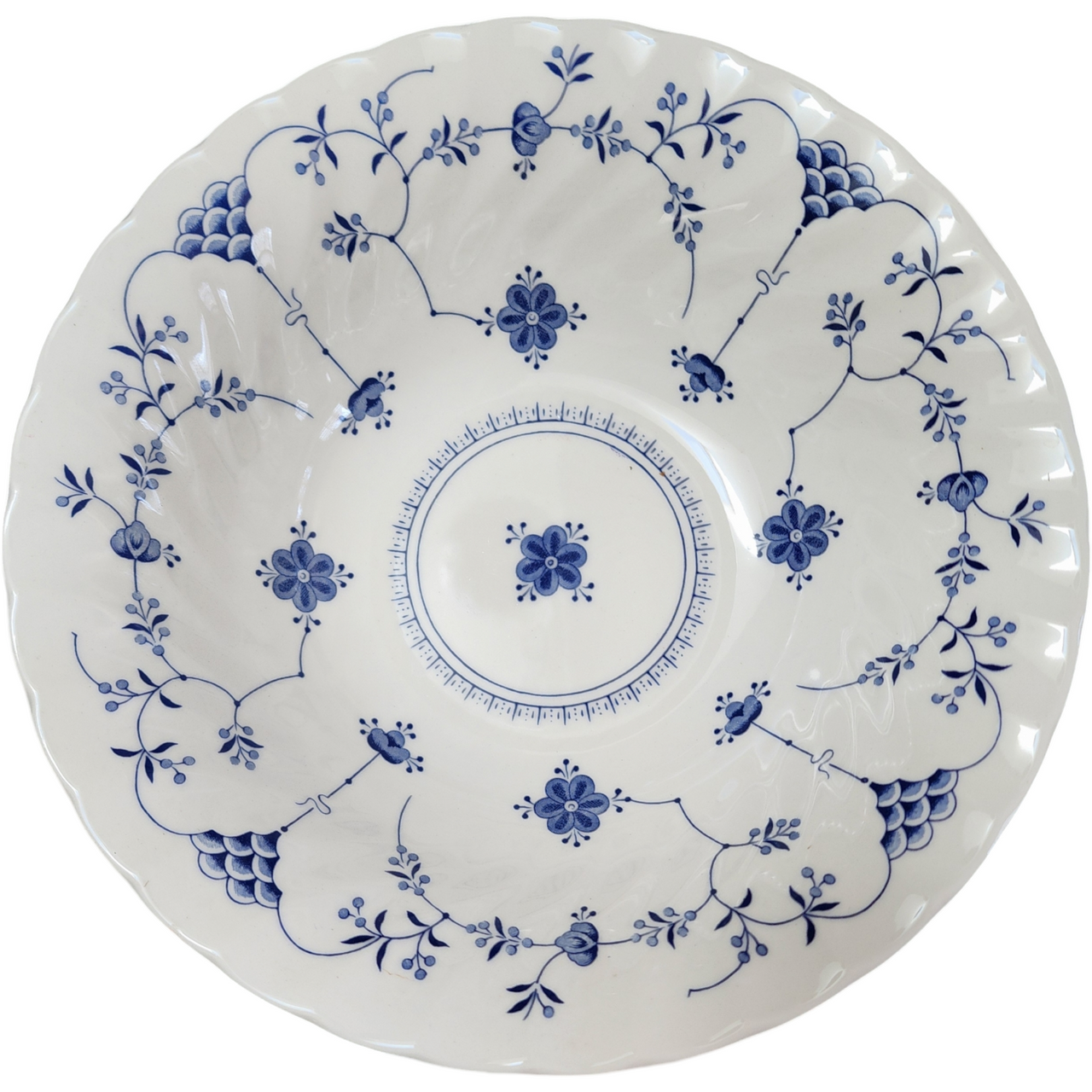 Churchill Finlandia Chelsea Blue Flowers Scalloped Round Vegetable Bowl