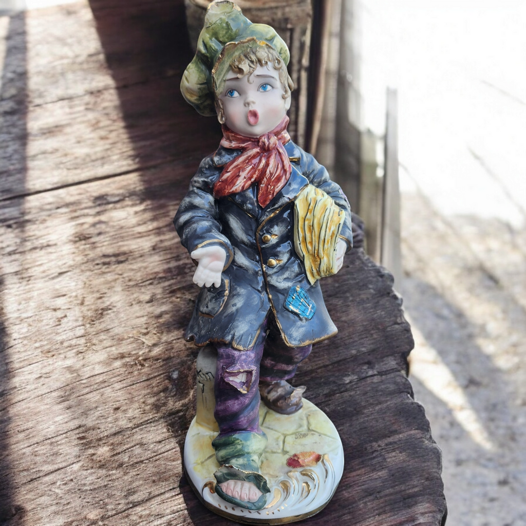 Dipinto A Mano Hand Painted Porcelain Newspaper Boy Artist Signed Figurine