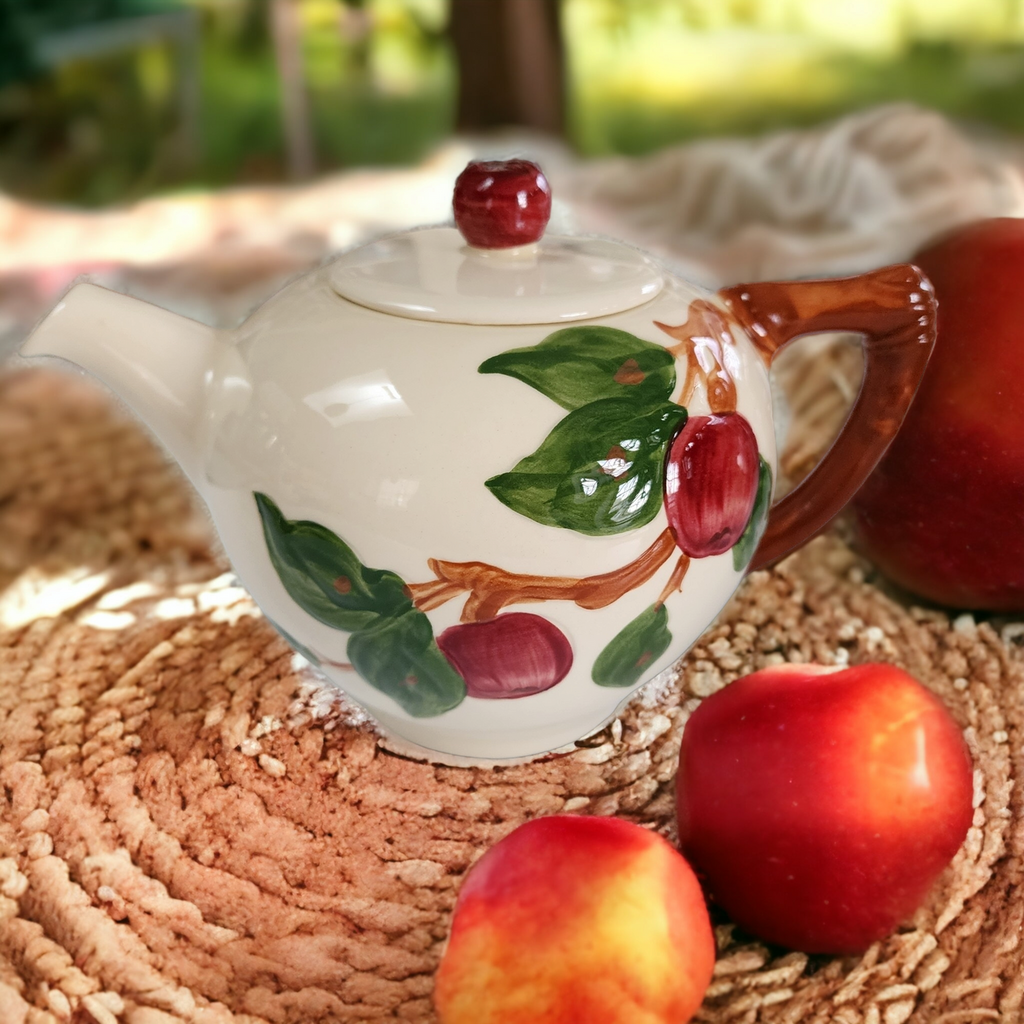 Franciscan Gladding McBean Apple Teapot & Lid USA Backstamp 6 Cup