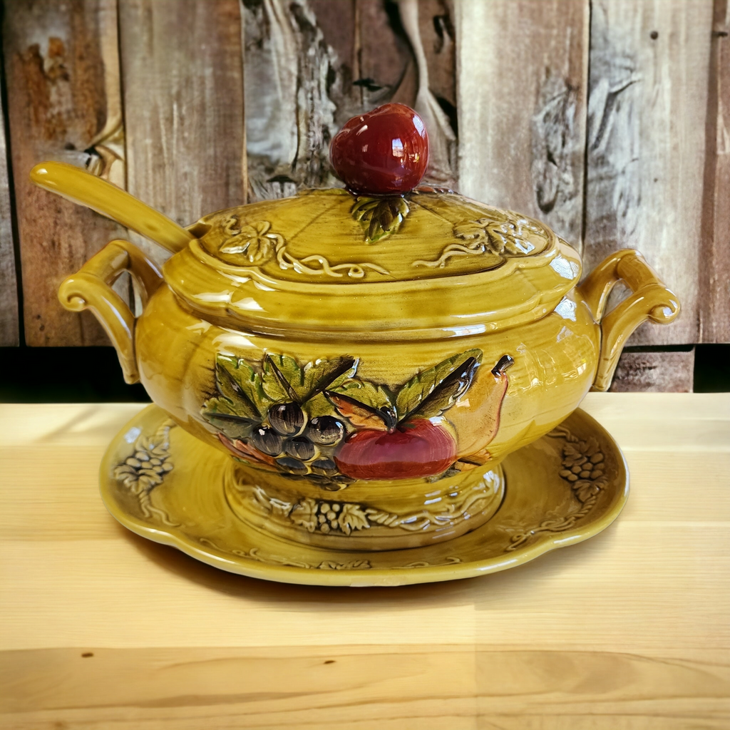 Geo Z Lefton Fruits, Yellow Soup Tureen with Underplate and Ladle