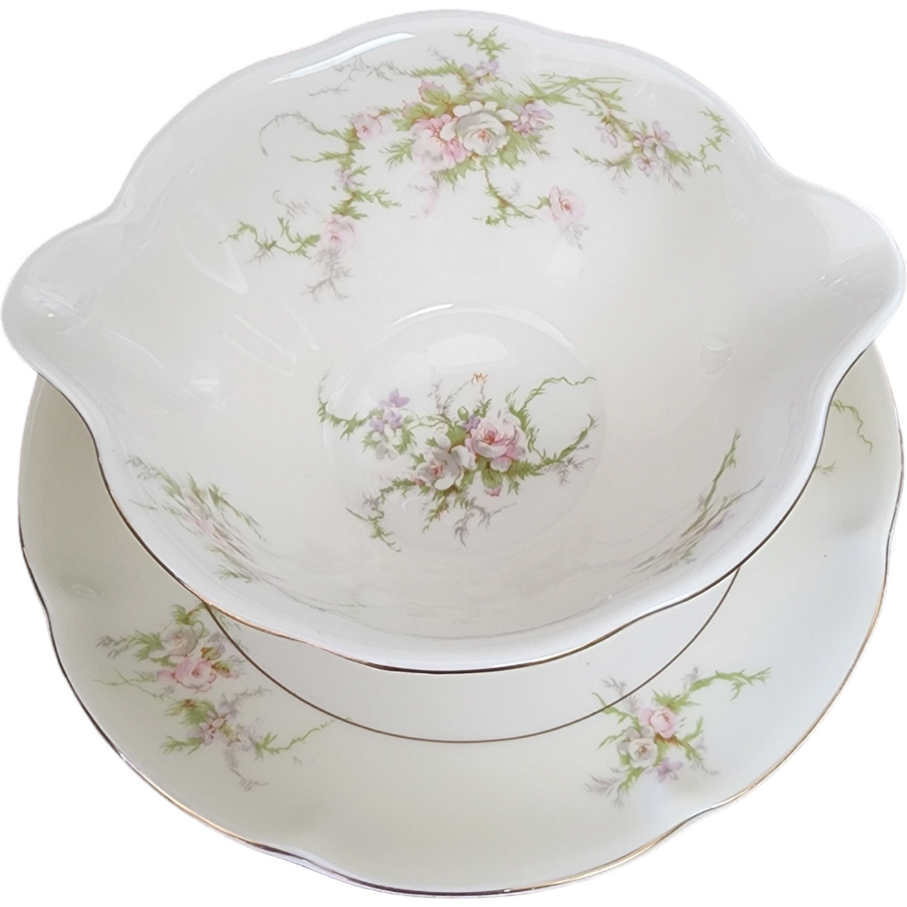 Haviland Rosalinde New York Scallop  Round Gravy Boat/Attached Underplate