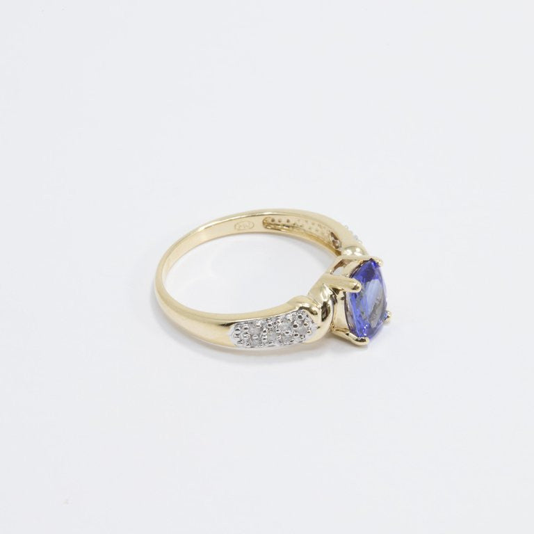 Amethyst and Diamond 10 Karat Yellow Gold Ring, Solitaire Prong Setting