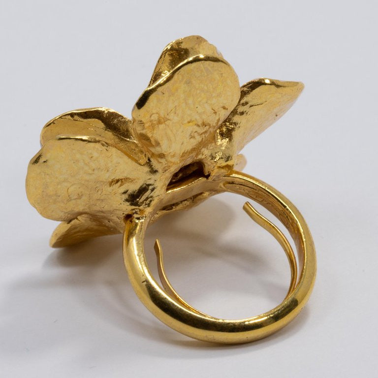 Oscar de la Renta Painted Enamel White and Pink Flower Cocktail Ring in Gold