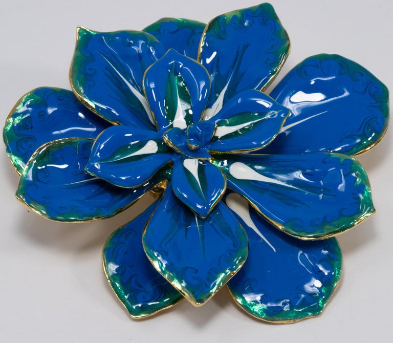KJL Kenneth Jay Lane Blooming Flower Blue and White Enamel Pin Brooch in Gold