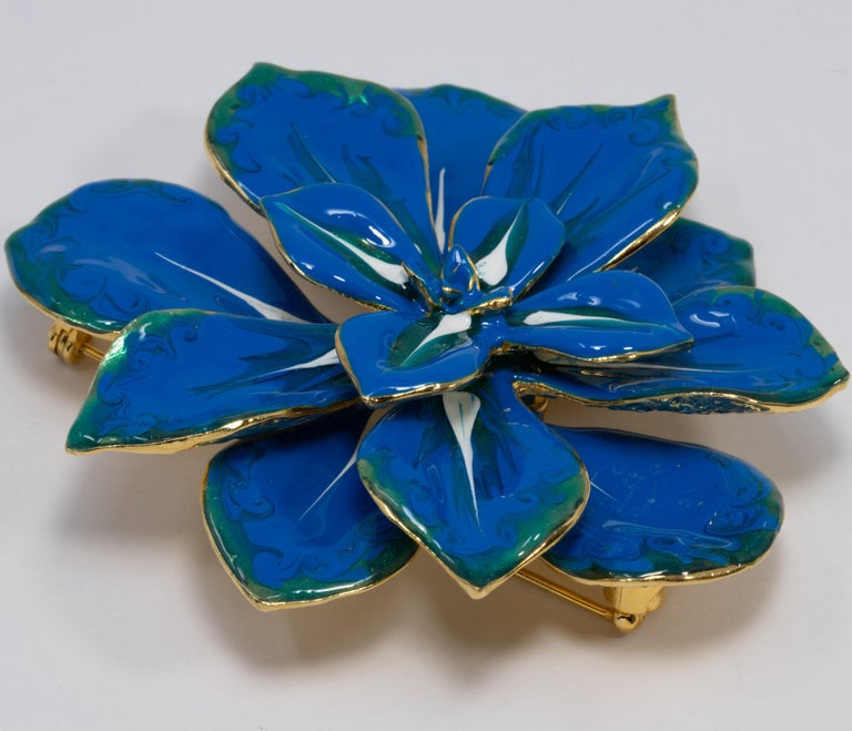 KJL Kenneth Jay Lane Blooming Flower Blue and White Enamel Pin Brooch in Gold