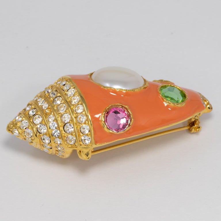 KJL Kenneth Jay Lane Faux Pearl Embellished Shell Brooch Pin in Gold