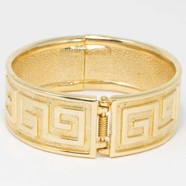 Retro Raised G Motif Textured Gold Bangle Bracelet