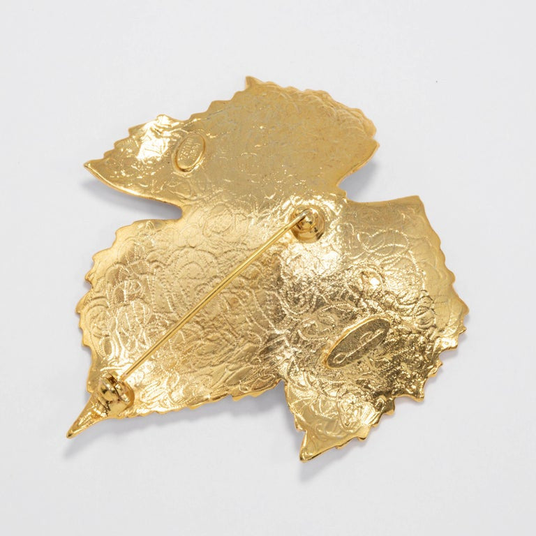 Oscar de la Renta Lane White Enamel Grapevine Leaf in Gold