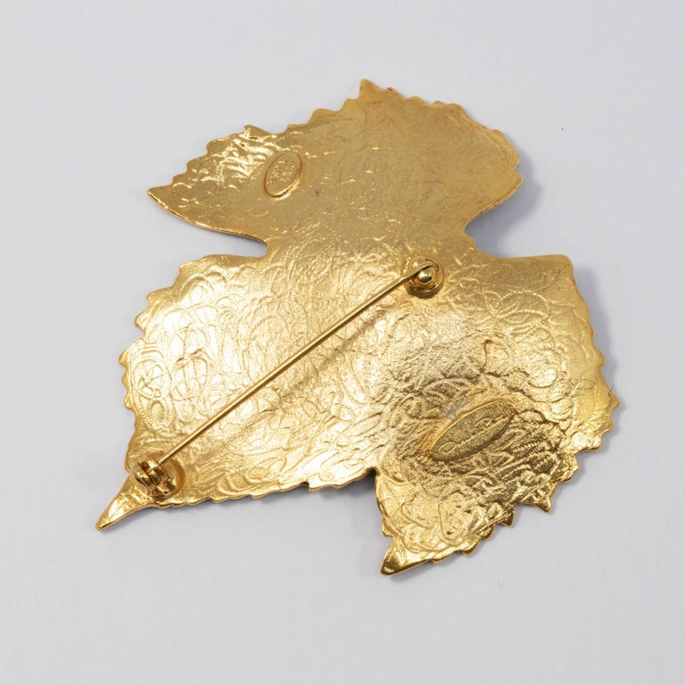 Oscar de la Renta Lane Black Enamel Grapevine Leaf in Gold