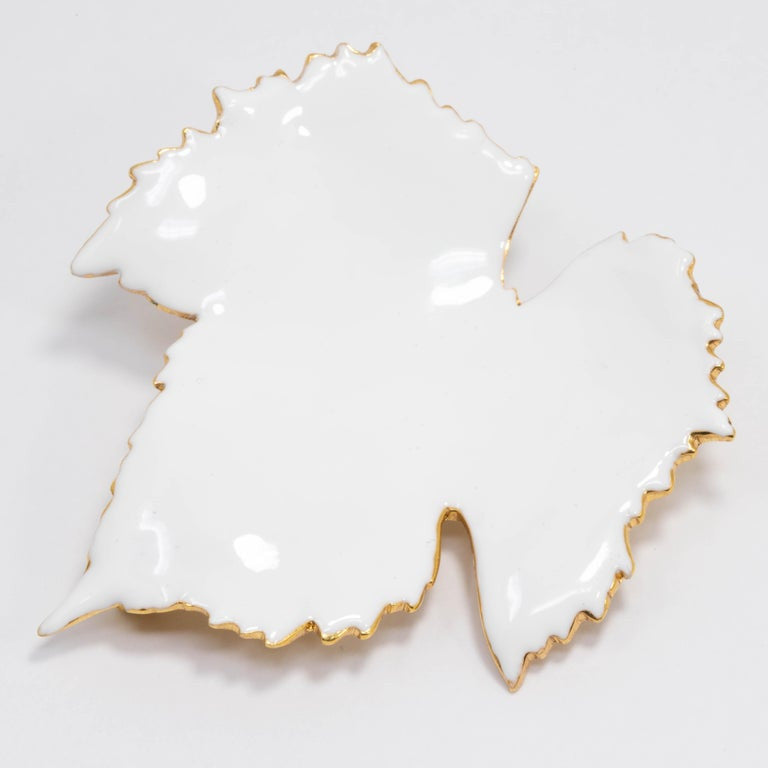 Oscar de la Renta Lane White Enamel Grapevine Leaf in Gold