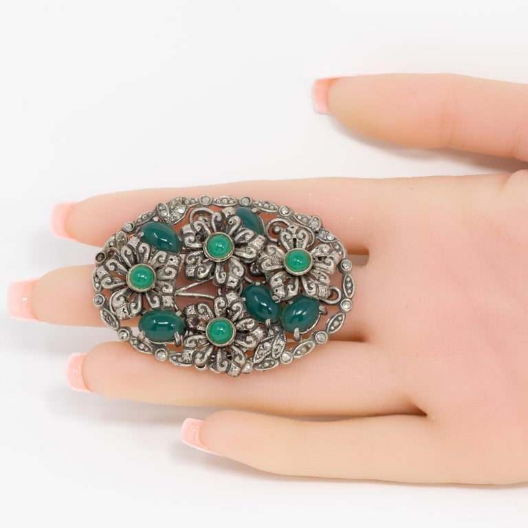 Emerald Cabochon Flower Oval Pin Brooch in Silver, Early 1900s
