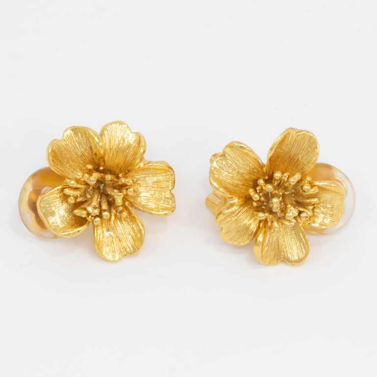 Oscar de la Renta Gold Bold Button Flower Clip On Earrings  Contemporary