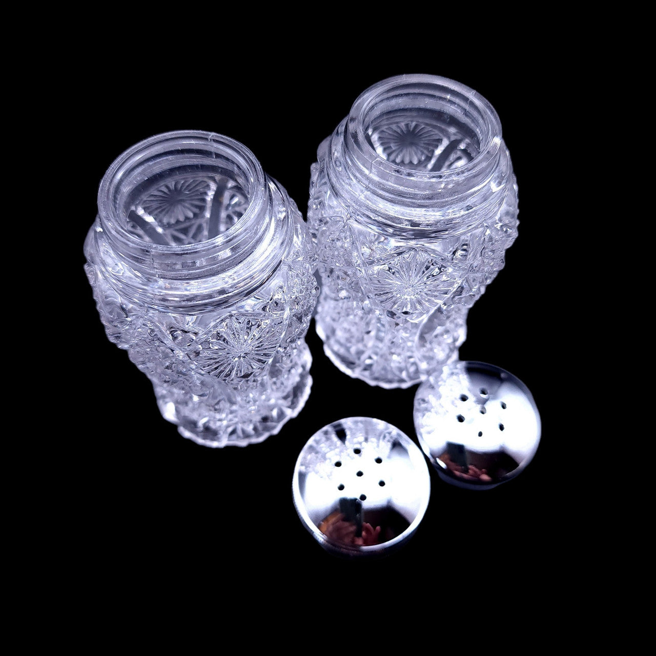 IMPERIAL GLASS-OHIO Daisy and Button Clear Shaker Set with Metal Lids
