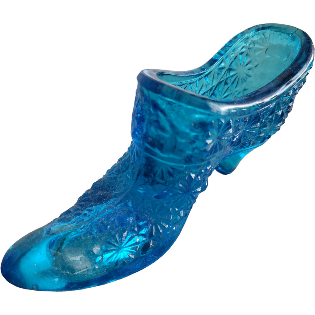 L.E. Smith Colonial Blue Daisy & Button Glass Slipper Vase