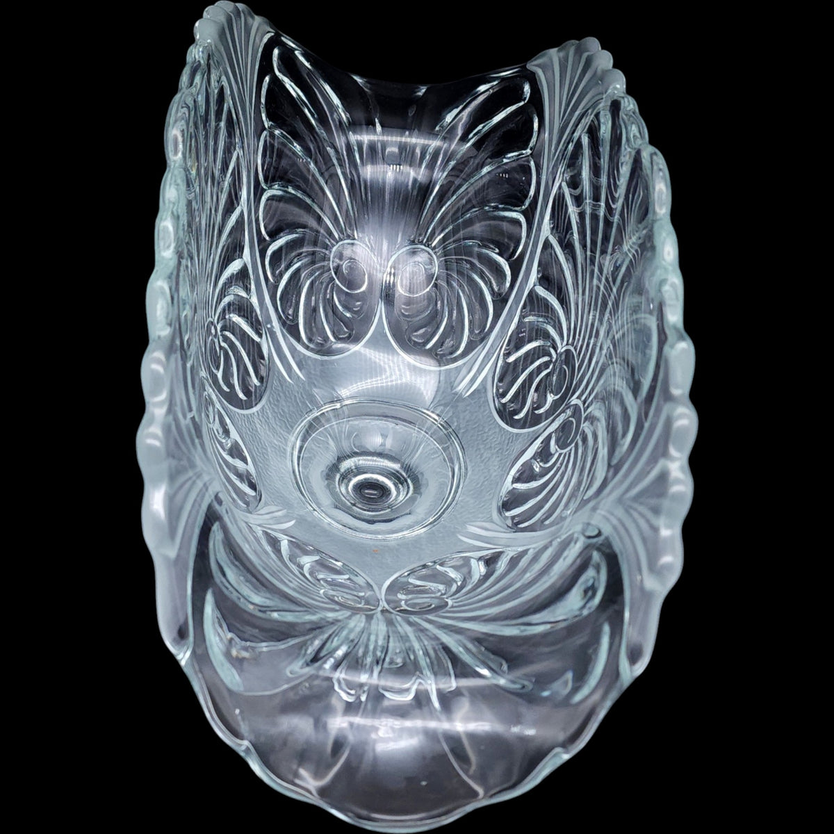 LIBS Glass of Bohemia Frosted and Clear Glass Shell Pedestal Centerpiece Bowl