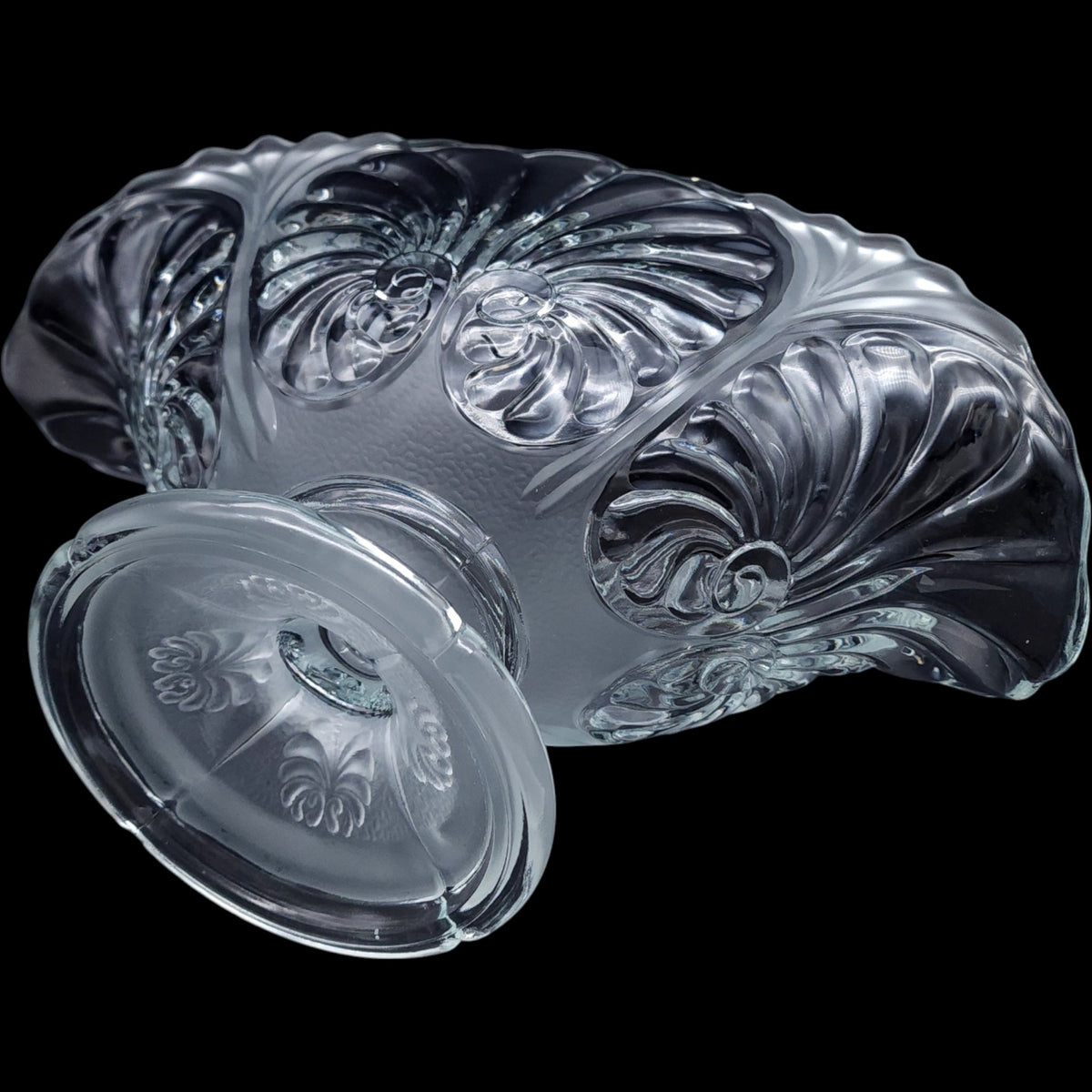LIBS Glass of Bohemia Frosted and Clear Glass Shell Pedestal Centerpiece Bowl